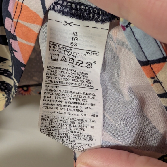 Old Navy Active Floral Muscle Tank Size XL - Picture 3 of 4